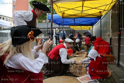 Gdańsk. Festyn z Pompą na Żabim Kruku, podczas którego...