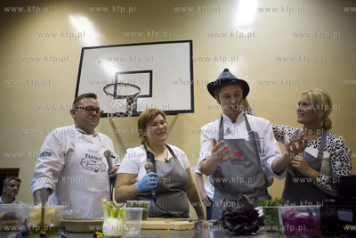 Gdańsk. Szkoła Podstawowa nr 44. Pierwsza kolacja...