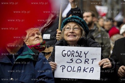 Gdańsk. Długi Targ. Demonstracja przeciwko rządom...