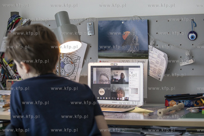 Z powodu panującej epidemii koronawirusa uczeń klasy...