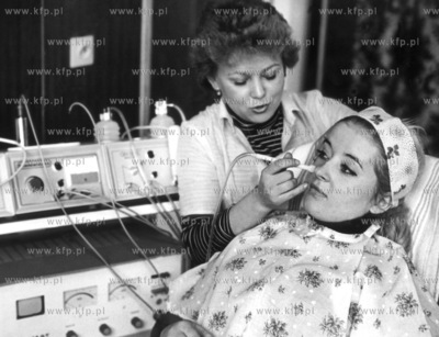 U kosmetyczki. 1979 Fot. Zbigniew Kosycarz / KFP ZAKAZ...