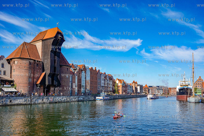 Żuraw na Długim Pobrzeżu i kamieniczki na Rybackim...