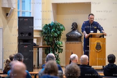 Akademia Marynarki Wojennej w Gdyni. Trenuj w wojskiem...