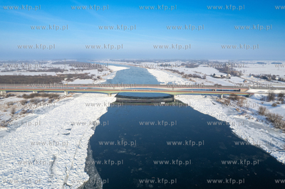 Zima. Wisła w okolicy mostu w Kiezmarku. 18.01.2026...