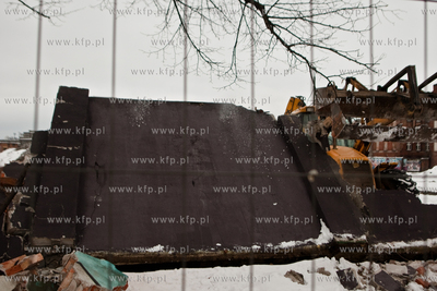 Gdansk. Jana z Kolna. Wyburzanie muru przy Stoczni...