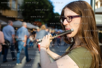 Sopot, Monika Kamińska, gra na flecie. 21.08.2019...