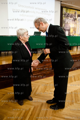 Gdansk. Historyczna sala BHP. Wreczenie odznaczen panstwowych,...