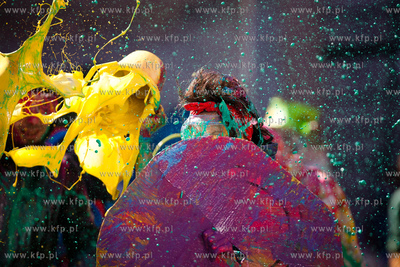 Gdansk. Centrum Stocznia Gdanska. Kolorowy smigus-dyngus...