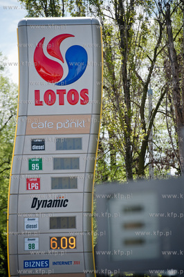 Gdansk. Nowo otwarta stacja benzynowa grupy Lotos....
