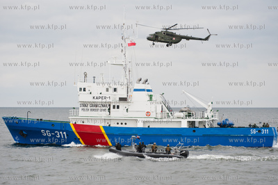 Zatoka Gdanska. Pokaz akcji odbijania zakladnikow ze...