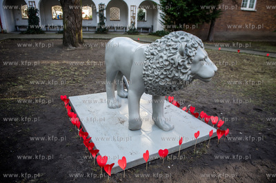 Gdansk. Walentynkowe dekoracje Palacu Mlodziezy, przygotowane...