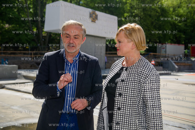 Gdynia. Uroczyste zawieszenie wiechy na nowo powstajacym...