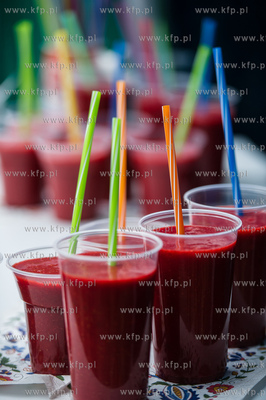 Gdansk. Plac przed siedziba Polskiego Zwiazku Wedkarskiego...