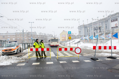 Gdansk. Nowy Port. Operacja usuwania niewybuchu pochodzacego...