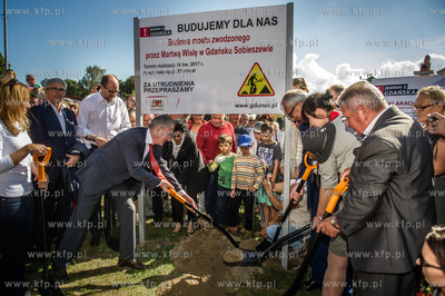 Gdańsk. Wyspa Sobieszewska. Uroczystość wbicia pierwszej...