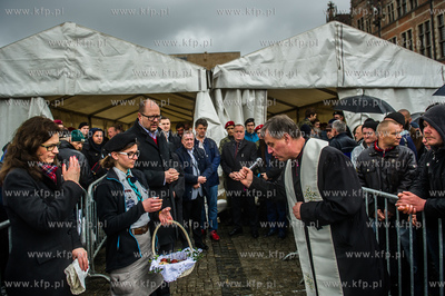 Gdańsk. Targ Węglowy. Sniadanie wielkanocne dla samotnych...