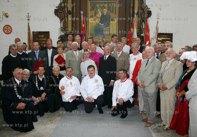 Gdansk. Uroczystosci odsloniecia i poswiecenia oltarza...