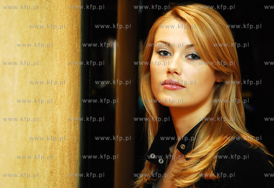 Aleksandra Oglaza - Miss Polski 2006 Ma 19 lat, szare...