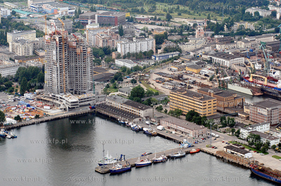 Gdynia z lotu ptaka. Nz. m. in. Budowa Sea Towers i...
