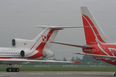 Gdansk , Rebiechowo Nz. Ogony Rzadowego samolotu Tu-154...
