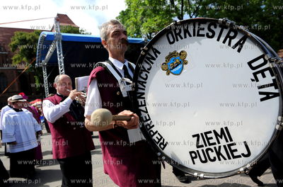 Morska Pielgrzymka Rybakow na lodziach na odpust sw....