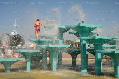 Fontanna w Alei Jana Pawla II na Skwerze Kosciuszki...