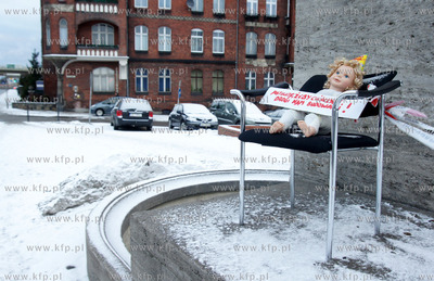 Nowy Rok z zyczeniem "POSTULUJE, ZEBY CHINCZYCY DROGI...