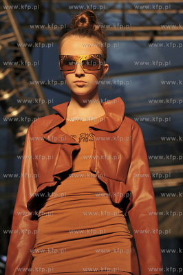 Plac Zdrojowy k. molo w Sopocie. Sopot Fashion Days...