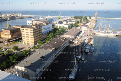 Nawet na 500 mln zl szacuje sie wartosc spolki Dalmor,...