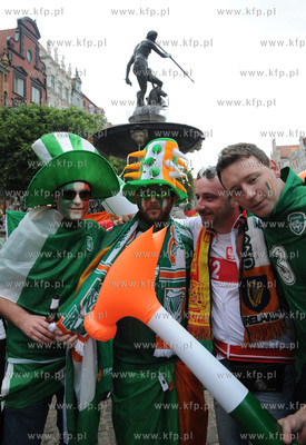 Gdansk. Kibice z Hiszpanii i Irlandii opanowali gdanska...