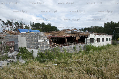 W wyniku trąby powietrznej, która przeszła nad ...