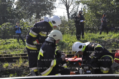 Kwidzyn. Cwiczenia sluzb ratowniczych. Wypadek kolejowy...