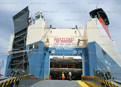 Port Gdynia. Samochodowiec PC/TC Baltic Ace
06.2007
fot....