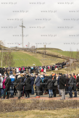 Droga Krzyzowa na Gorze Jana Paw  a II w Pelplinie...