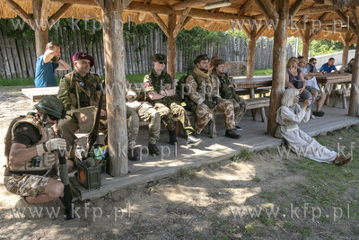 Drop Zone - I Spotkanie Grup Rekonstrukcyjnych Armii...