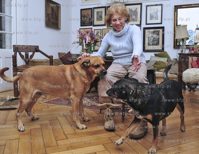 Sopot. Mieszkanie Krystyny Lubienskiej. Nz. Krystyna...