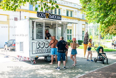 Upalna sobota na plaży miejskiej w Gdyni 15.07.2023...