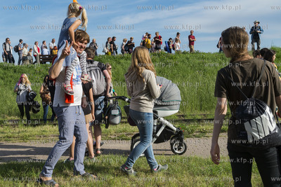 Gdańsk. Festiwal teatrów Ulicznych FETA. Always Drinking...
