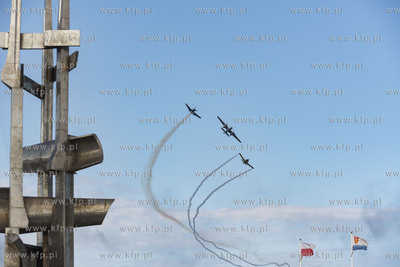 Red Bull Konkurs Lotów w Gdyni. akrobacja grupowa...