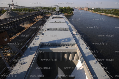 Do Gdańska przyplynal statek BULKNES z kruszywem pod...