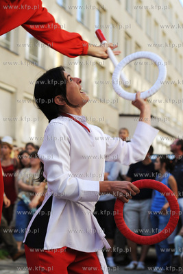 XIII edycja Festiwalu Teatrow Ulicznych FETA. Parada...