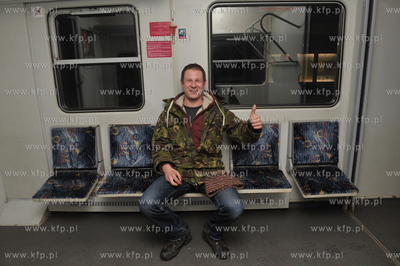 Pierwszy wyjazd kolejki SKM z przystanku Gdansk Srodmiescie...