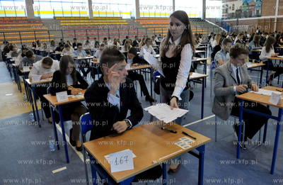 Zukowo. Gimnazjum nr 2. Drugi dzien egzaminu gimnazjalnego,...