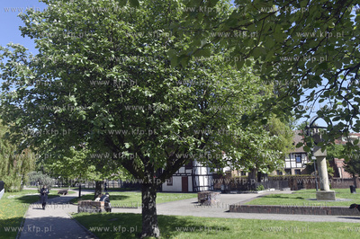 Gdańsk. Okolice ul. Wodopój. Skwer i pomnik Jana...