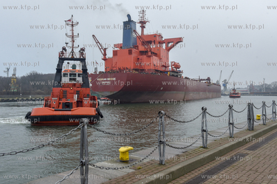 Statek Yeoman Brigde wchodzi do Portu Gdańsk. 08.01.2019...