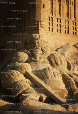 Gdansk Jelitkowo. Plaza. Wystawa monumentalnych rzezb...