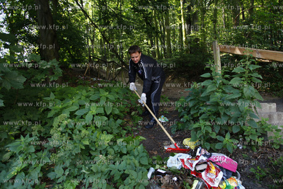 Akcja sprzatania otuliny Lasow Oliwskich w rejonie...