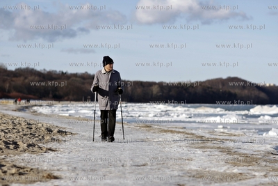Sopot. Częściowo zamarznięta Zatoka Gdańska.
20.02.2012
fot....