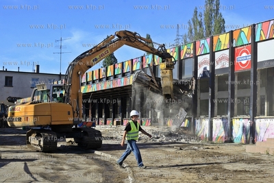 Wyburzanie budynku dworca PKP w Sopocie.
01.08.2013
fot....
