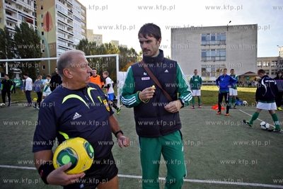 Gdansk Zaspa. Pilkarski turniej dzikich druzyn Do przerwy...